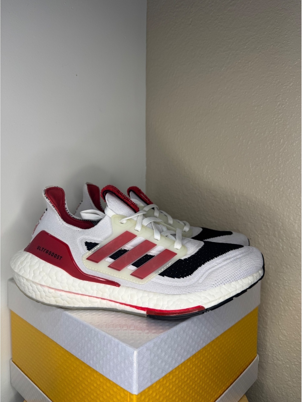 ❤️🤍 adidas Ultraboost DNA x Nebraska Cornhuskers Sneakers – Men’s 6 / Women’s 7